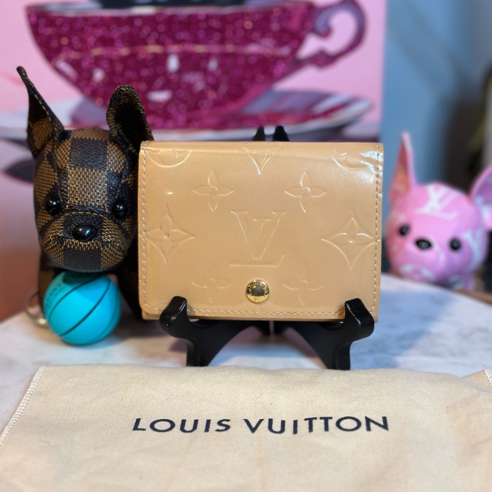 Louis Vuitton Cream Envelope Carte de Visite Monogram Vernis Wallet
